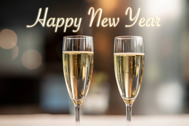 два бокала с шампанским, золото, Новый год, праздники, 2022 - Фото, изображение