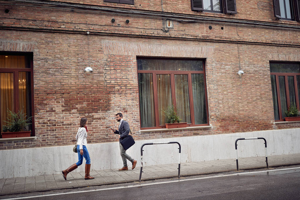Pedestrians on the sidewalk in the city on a cloudy day. Walk, city, street - Fotografie, Obrázek