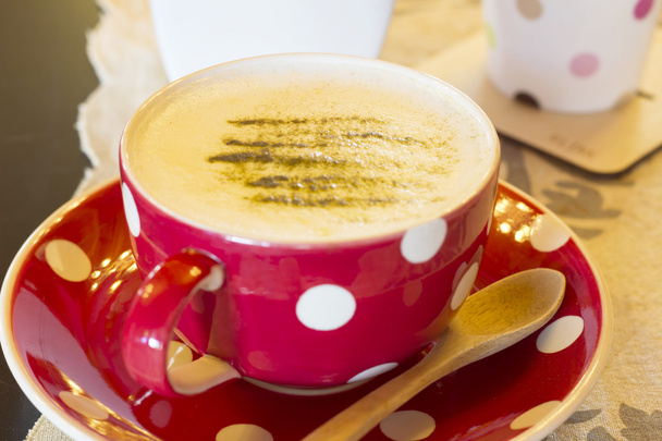 Matcha Latte xícara de chá verde em madeira
 - Foto, Imagem