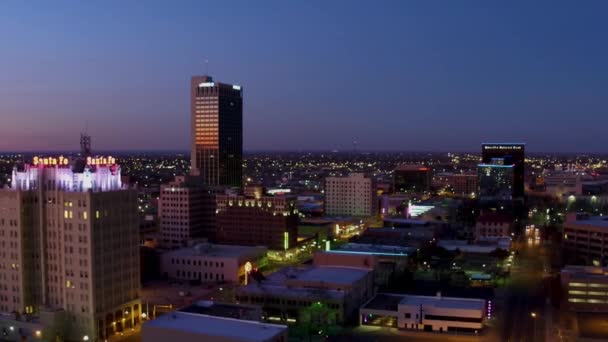 Sera su Amarillo, Texas, Centro città, Drone View, Luci della città - Filmati, video