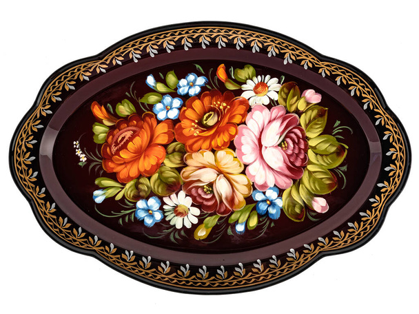 Vanha punainen koriste venäläinen folk käsinmaalattu metalli tarjotin kukka väri kuvio valkoinen. Käyttö sisustukseen. - Valokuva, kuva