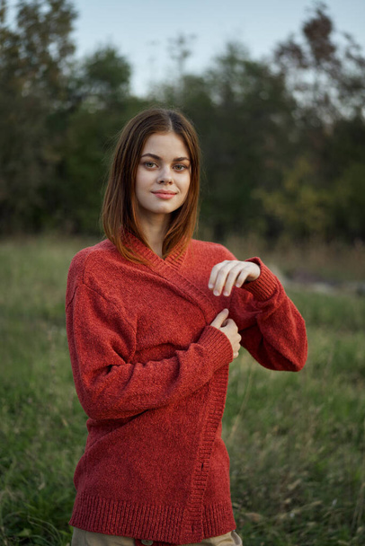 woman red sweater cool air nature romance - Foto, immagini