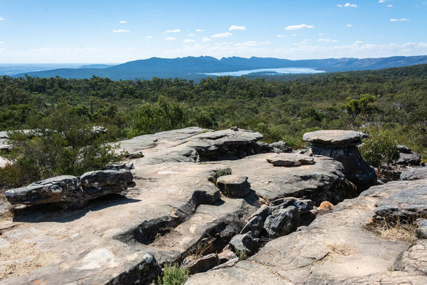 Paisaje rocoso cerca de Reed Lookout en la región de Grampians en Victoria, Australia.  - Foto, Imagen
