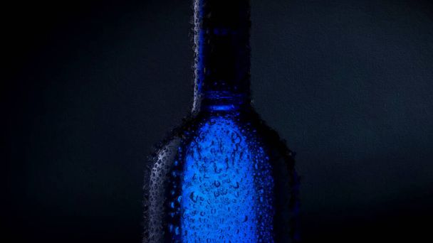 Голубое шампанское Бутылочная вода Капли пастельного холста Живопись маслом - Фото, изображение
