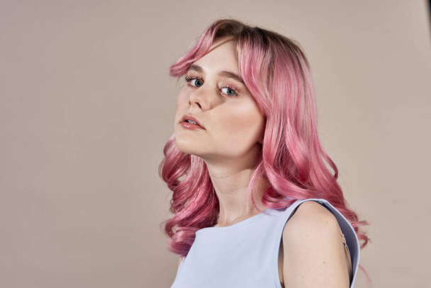 beautiful woman pink hair decoration summer style fashion - Foto, Bild