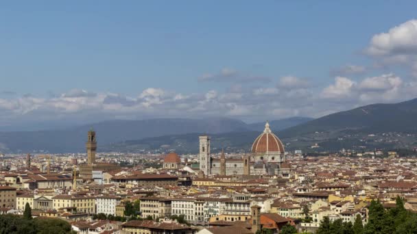 Aika raukeaa Firenzen historiallisessa keskustassa katedraali ja Palazzo Vecchio, Italia - Materiaali, video