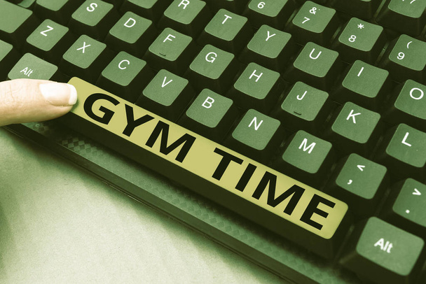 Firma mostrando Gym Time. Concepto que significa una motivación para comenzar a hacer ejercicios fitness Resumen Eliminar el historial del navegador, editar y organizar archivos en línea - Foto, Imagen