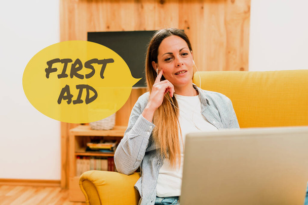 Sign displaying First Aid. Internet Concept Practise of healing small cuts that no need for medical training Abstract Giving Business Advice Online, Spreading Internet Presence - Photo, Image