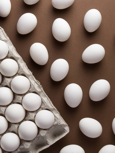 weiße rohe Eier Stockfotos, Osterfotos, rohe chiken Eier.  - Foto, Bild