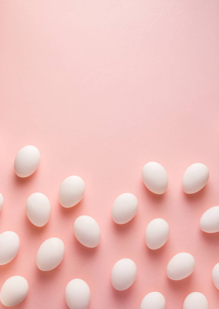 huevos blancos crudos stock photos, fotos del día de Pascua, huevos crudos chiken.  - Foto, Imagen