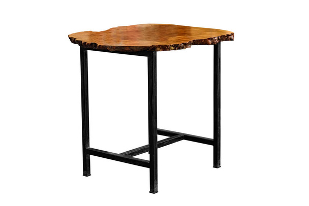 Дерев'яний стіл зі сталевими ніжками на білому тлі з відсічним контуром
. - Фото, зображення