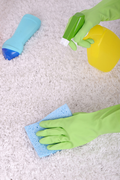 Cleaning carpet with cloth and  sprayer close up - Foto, imagen