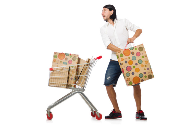 Mann kauft mit Einkaufswagen im Supermarkt ein - Foto, Bild