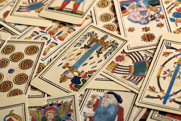 Neue Karten Deck russischer Slawische Runen Karten und Wahrsager Folklore Buch 