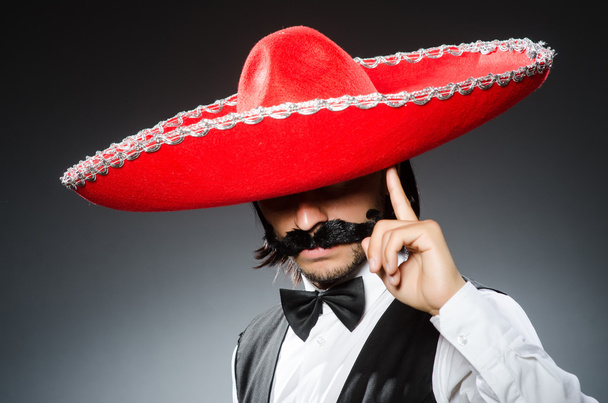 Divertido mexicano con sombrero en concepto - Foto, Imagen