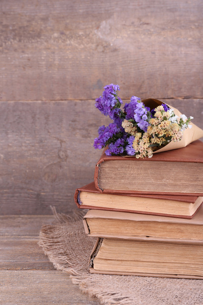 Books and wildflowers on table - 写真・画像