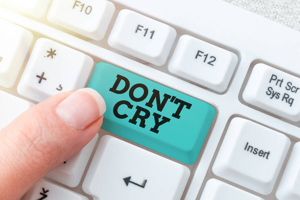 Inspirace ukazující ceduli Don T Cry. Internet Koncept Prolévat slzy typicky jako výraz bolesti nebo zármutku Abstraktní online registrační proces, psaní osobních údajů - Fotografie, Obrázek