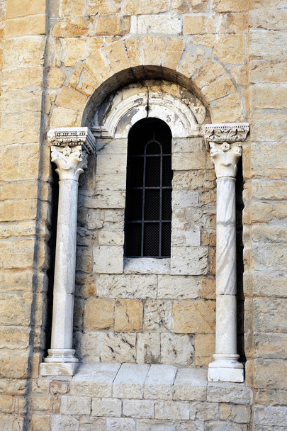 Архитектурные детали церкви Сент-Мари-де-ла-Мер
 - Фото, изображение
