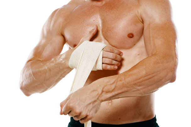 atlético masculino musculoso desnudo torso boxeador fitness ejercicio vendado brazo - Foto, imagen