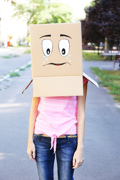 Woman with box on head - Foto, afbeelding