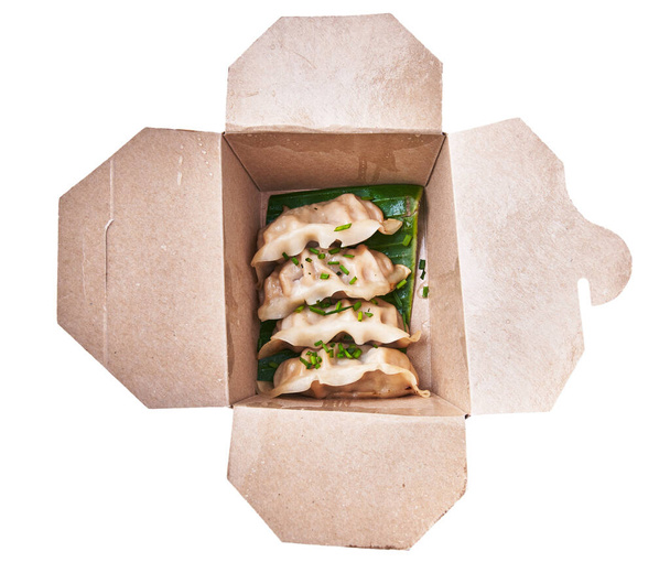  Caixa de entrega de gyoza chinês isolado em um fundo branco - Foto, Imagem
