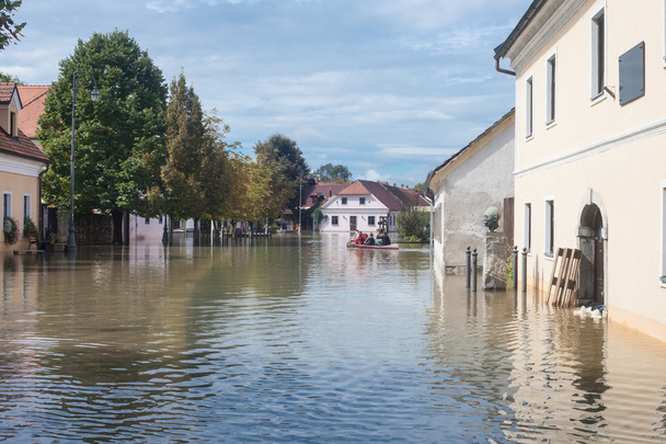 Наводненная улица
 - Фото, изображение