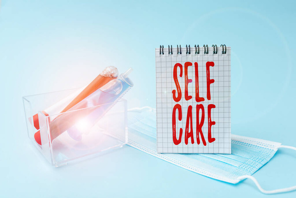 Kézírás szöveg Self Care. Üzleti kirakat gyakorlat a cselekvés megőrzése vagy javítása is saját egészségügyi Írás Fontos orvosi feljegyzések Laboratóriumi tesztelés az új vírusos gyógyszer - Fotó, kép