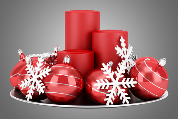 decorazione della tavola di Natale con candele isolate sul retro grigio
 - Foto, immagini