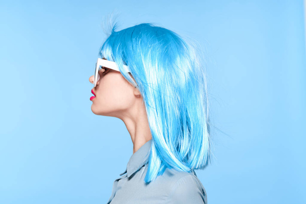 fashionable woman cultural wig sunglasses posing model - Foto, Bild