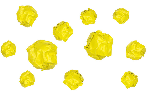 žluté papírové koule izolované na bílém pozadí. - Fotografie, Obrázek