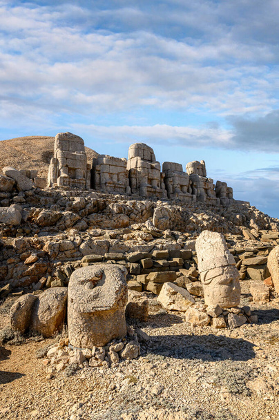 Estátuas antigas no topo da Montanha Nemrut em Adiyaman, Turquia. Património Mundial da UNESCO. Rei Antíoco da tumba de Commagene. - Foto, Imagem