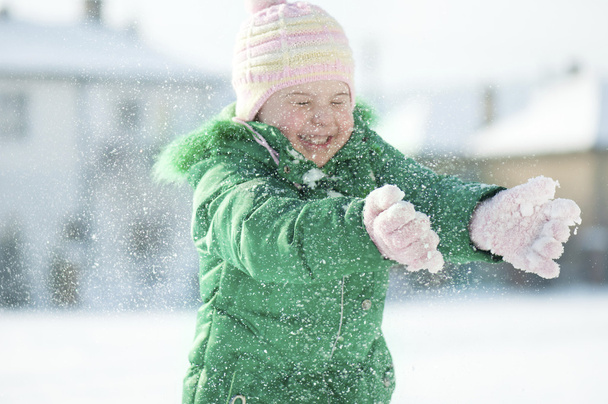 Κορίτσι στο χιόνι - Φωτογραφία, εικόνα