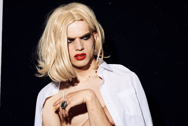 homme en femme perruque travestis maquillage lgbt communauté - Photo, image