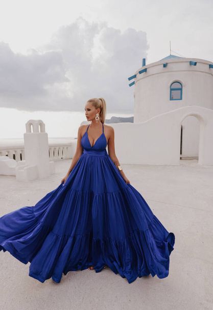 fashion outdoor photo of beautiful sexy woman with blond hair in luxurious dress posing in Santorini - Fotoğraf, Görsel