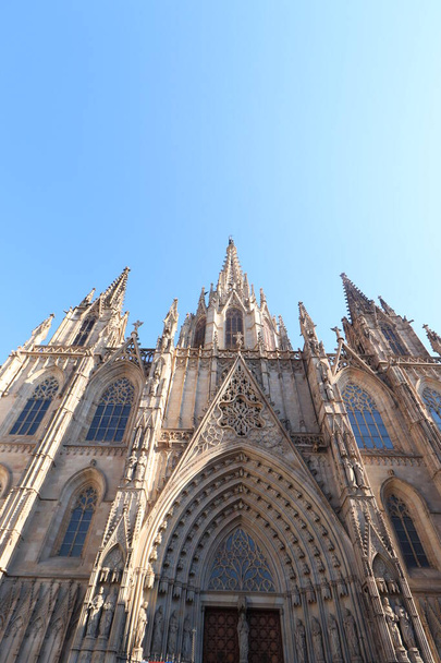 バルセロナ,スペイン- 2019年9月29日:ゴシック様式の大聖堂バルセロナ、メインエントランスの詳細 - 写真・画像