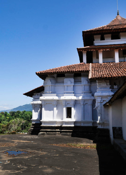 Lankatilaka Vihara egy ősi buddhista templom található Udunuwara Kandy, 14. század - Fotó, kép