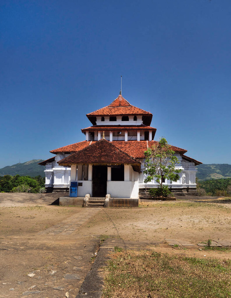 Lankatilaka Vihara είναι ένας αρχαίος βουδιστικός ναός που βρίσκεται στην Udunuwara της Kandy, 14ος αιώνας - Φωτογραφία, εικόνα