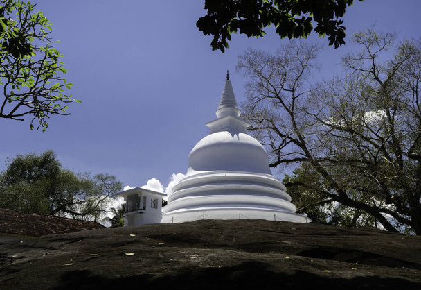 Lankatilaka Vihara es un antiguo templo budista situado en Udunuwara de Kandy, siglo XIV. - Foto, imagen