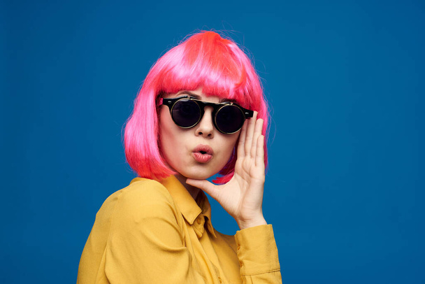 glamorous woman with pink hair fashion glasses home model - Foto, Bild