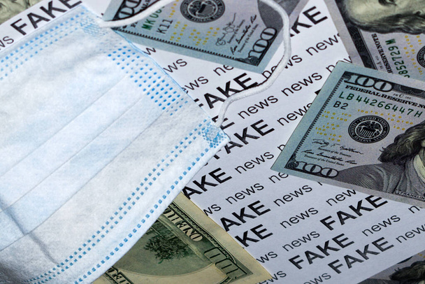Monouso maschera anti virus e dollari su falso sfondo testo notizie - Foto, immagini