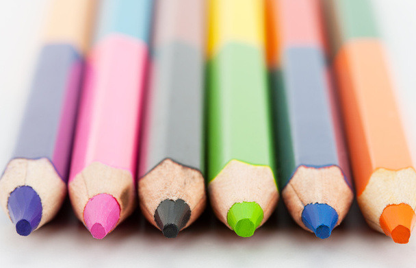 Wiersz kolorowych ołówków - Zdjęcie, obraz