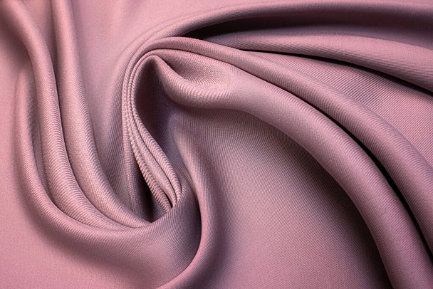 Close-up textuur van natuurlijk rood of roze stof of doek in dezelfde kleur. Stofstructuur van natuurlijk katoen, zijde of wol, of linnen textiel. Rode doek achtergrond. - Foto, afbeelding