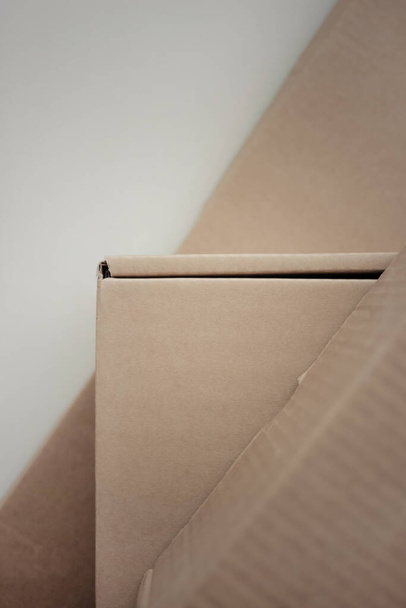 A vertical shot of a part of a stacked brown corrugated cardboard boxes - Foto, afbeelding