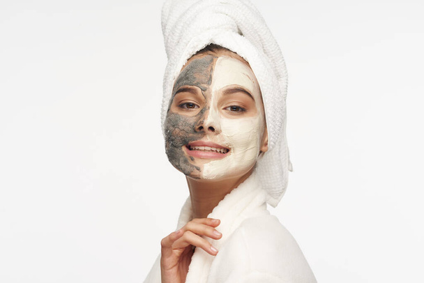 γυναίκα με μάσκα στο πρόσωπο καθαρή δερματολογία υγείας δέρματος - Φωτογραφία, εικόνα