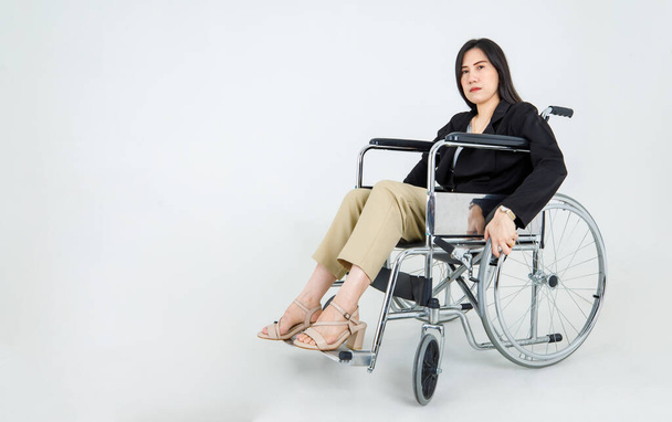 Paralysis Asian woman suffers from accident injury, difficult to move forward by wheelchair transportation. Disabled patient care for medication and physical rehab at hospital to recover lifestyle. - Foto, imagen