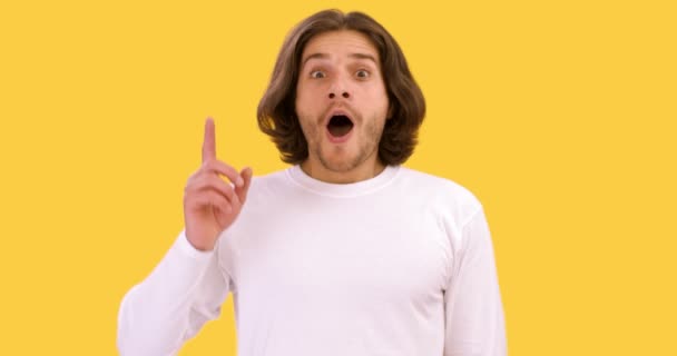 Success and enjoyment. Studio portrait of young emotional excited guy cheering to camera, shouting and shaking fists - Footage, Video