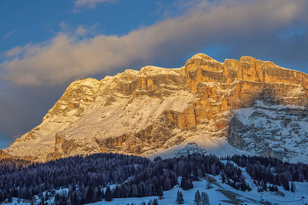 Dolomity górskie o zachodzie słońca Badia Włochy - Zdjęcie, obraz