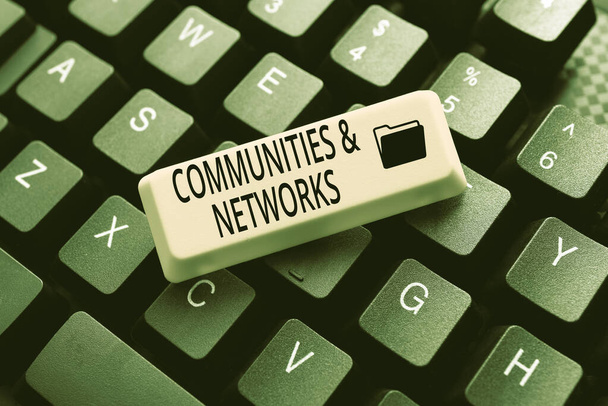 Bildunterschrift: Gemeinschaften und Netzwerke. Business Schaufenster Collaboration of Learnings and Practices von Mitgliedern Erstellen von Dateneingabe und Eingabe von Arbeitsplätzen, Posting auf Online-Selling-Website - Foto, Bild