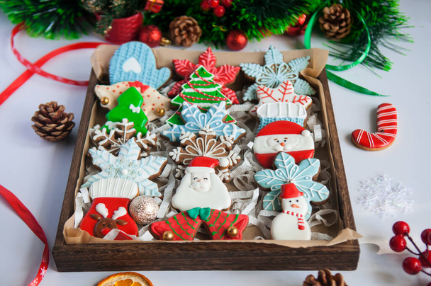 Christmas homemade gingerbread cookies with festival decoration - Fotoğraf, Görsel