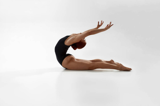 Slim ballet dancer dancing classical ballet dance - Фото, зображення
